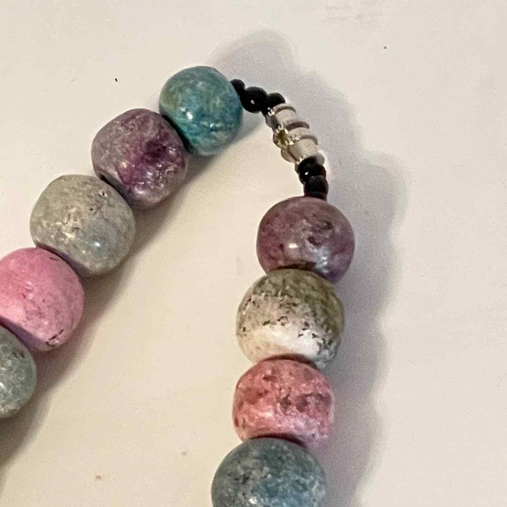 Vintage Heavy Beaded Necklace with Screw Clasp Colorful Pastel Rock-like Chunky - Picture 2 of 4
